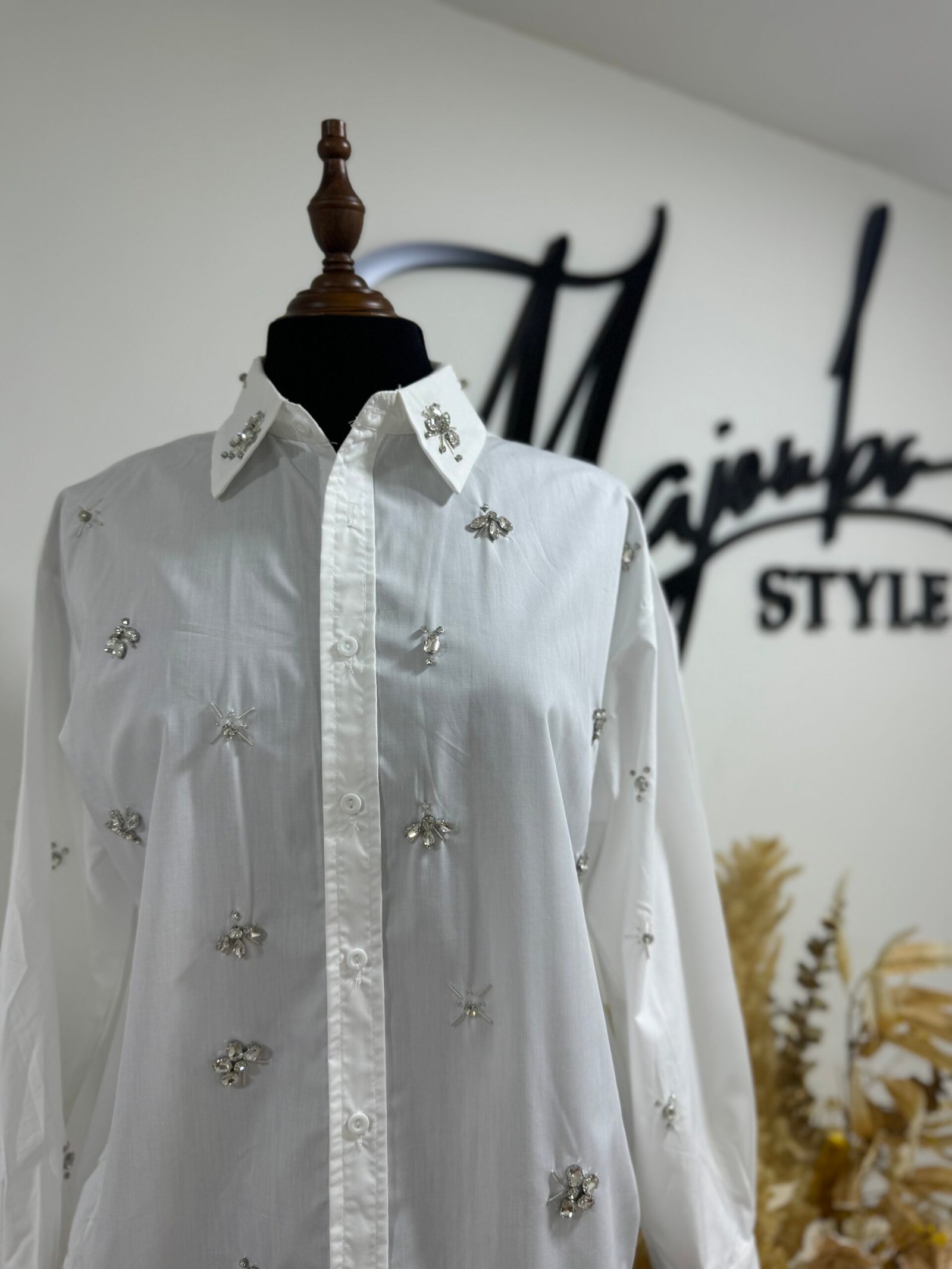 Chemise Blanche avec Broderies Perlées – Image 2