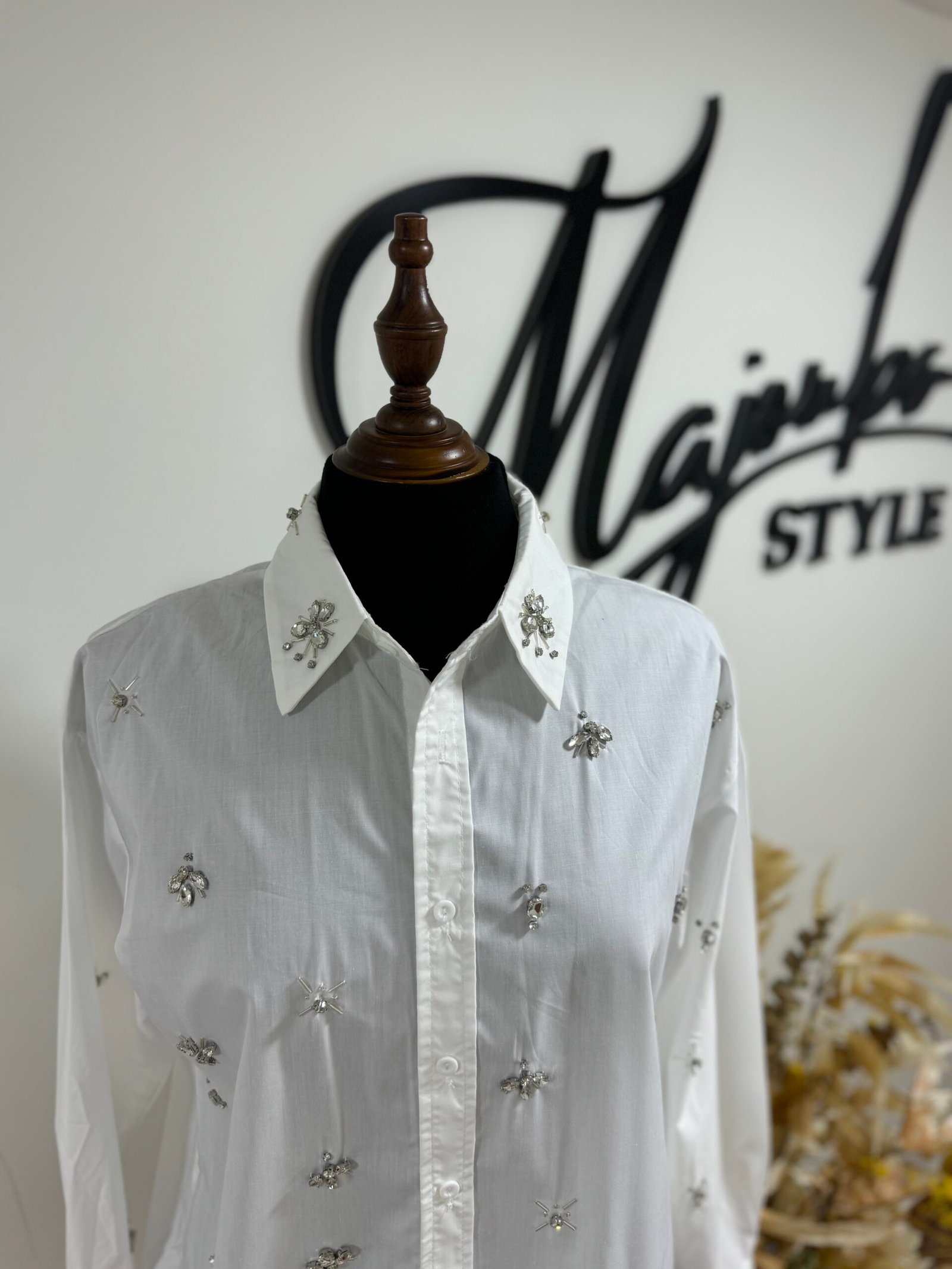 Chemise Blanche avec Broderies Perlées – Image 3
